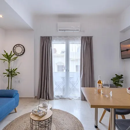 Atop Silver Luxury Apartment *